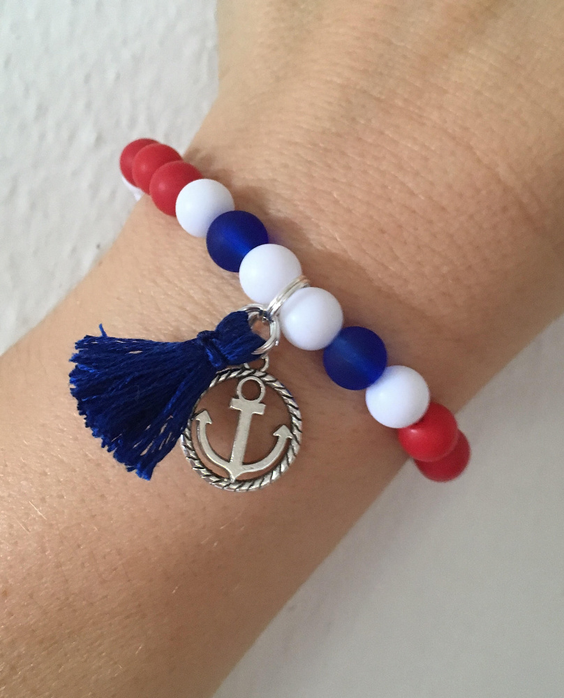 Námořnický náramek s kotvičkou a střapcem 