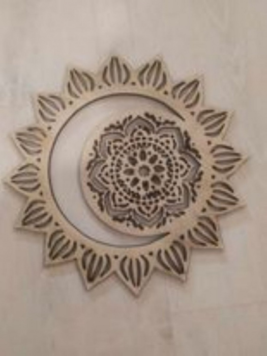 gravírovaná mandala s měsícem