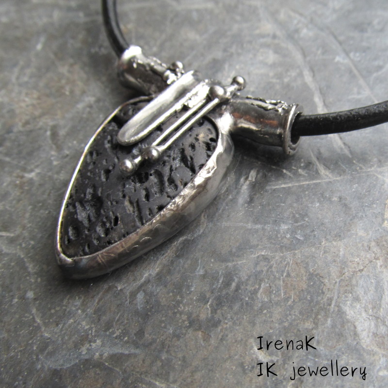 Náhrdelník z lávy