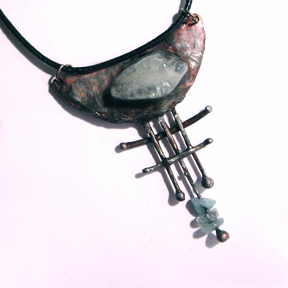 Uvězněný akvamarín