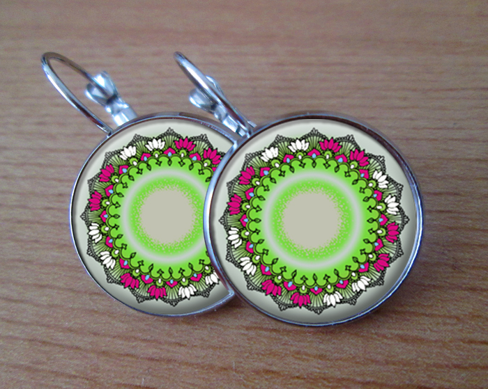 COOL VISACÍ NÁUŠNICE - V zámecké zahradě