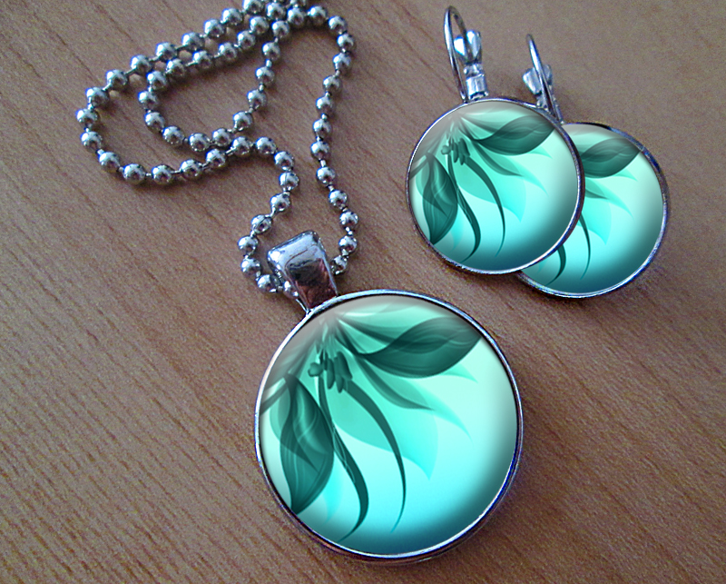 Sada náušniček a přívěsku 