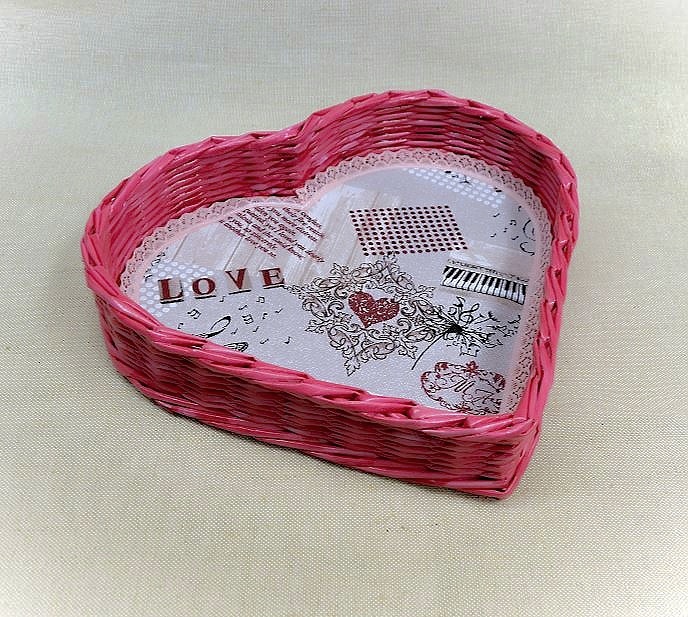 Košíček valentýnský červený