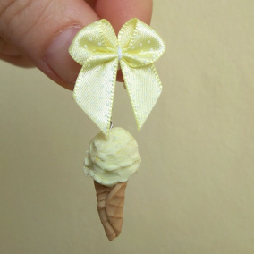 Vanilková kopečková zmrzka s mašlí