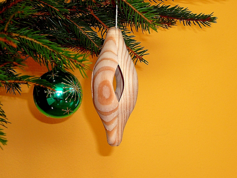 Dřevěná vánoční ozdoba č 3