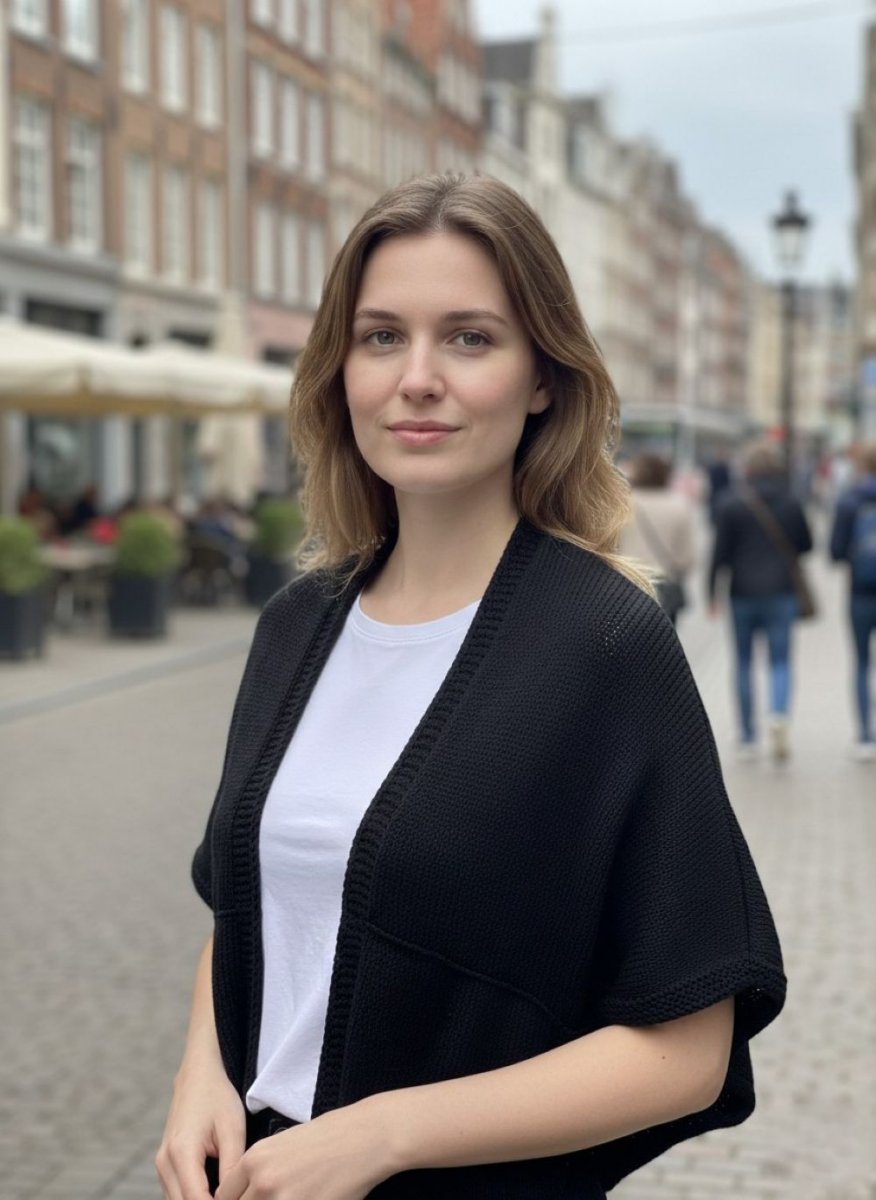 Černá pletená vesta