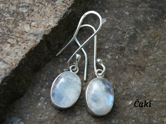 Měsíční kámen pro krásu ženy - větší