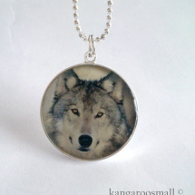 Ze života vlků - náhrdelník z pryskyřice