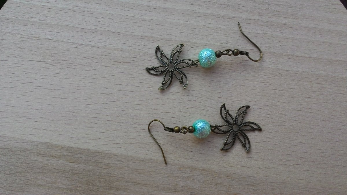 Náušnice kytičkové se zelenou (1103/15)