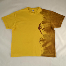 Žluto-hnědé dětské tričko s horolezcem (8 let) 4625682