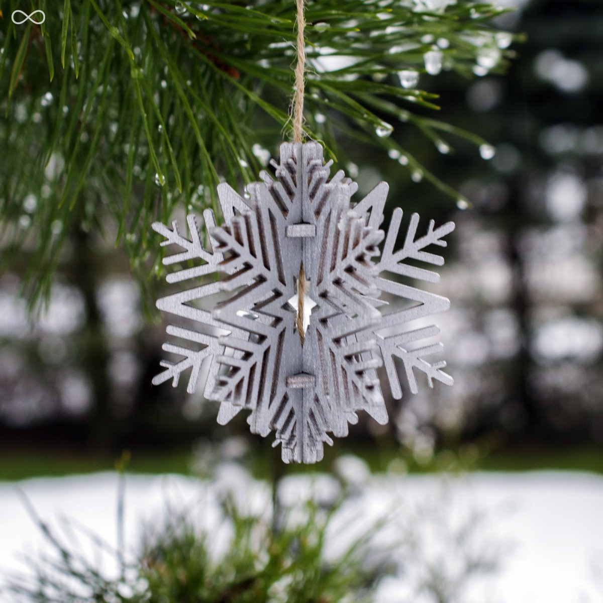 Dřevěná dekorace vločka *stříbřitá*