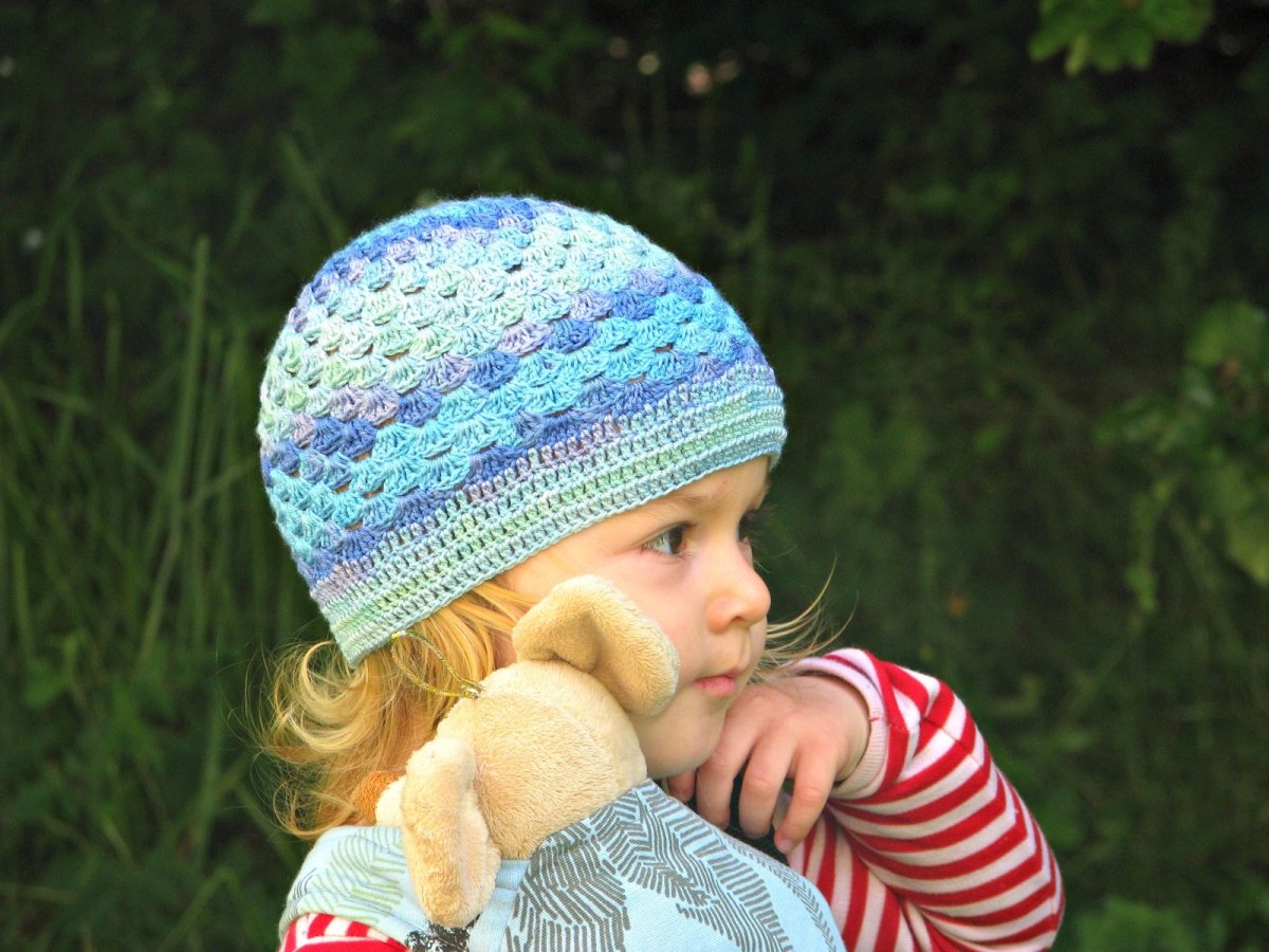 Háčkovaná čepička - za zeleným vějířkem