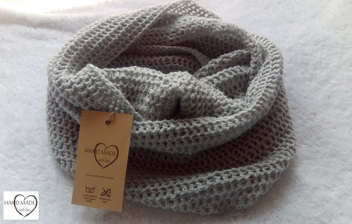 Háčkovaný stříbrný - šedý nákrčník 