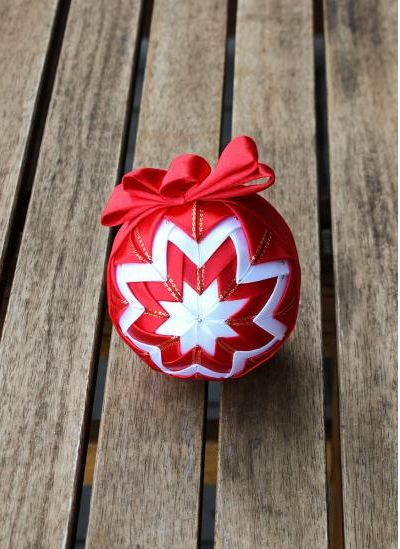 Vánoční koule - červeno-bílá