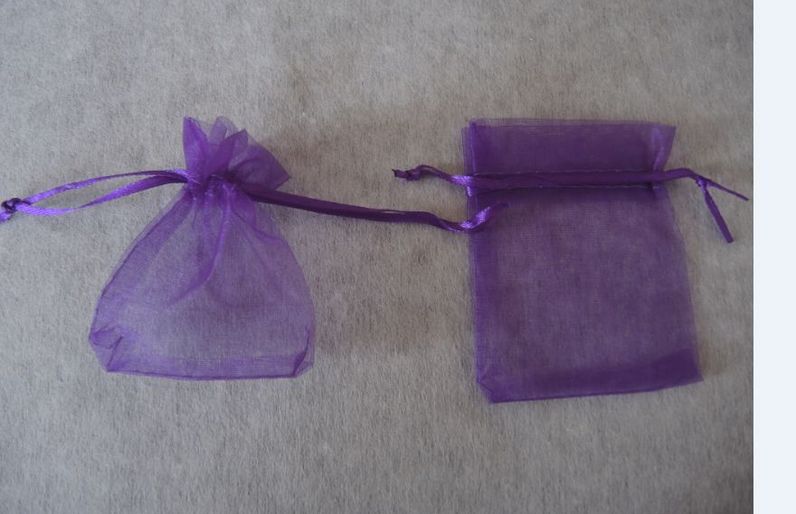 Tmavě fialový dárkový organzový sáček
