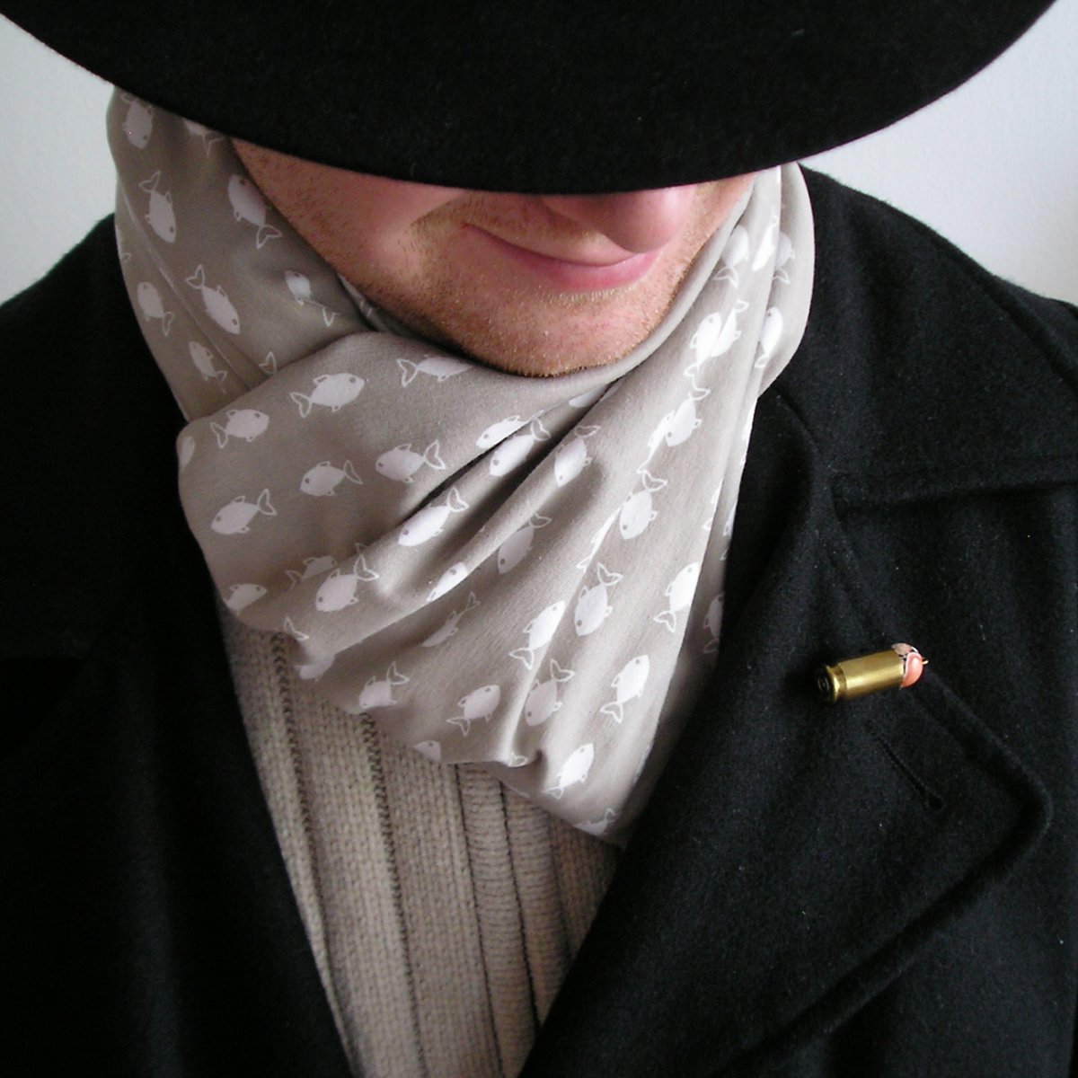 Béžová šála s rybičkami, úplet