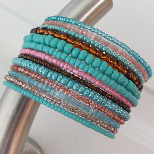 Tyrkys s medem v růžovém