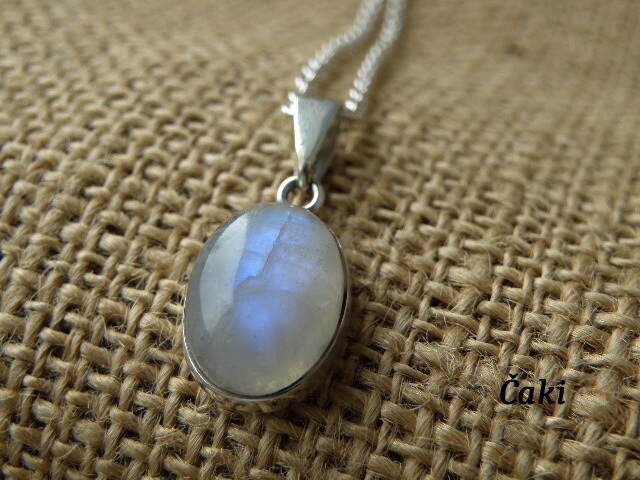 Měsíční kámen pro krásu ženy.....