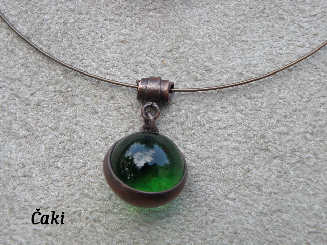 Barevné kouličky v mědi