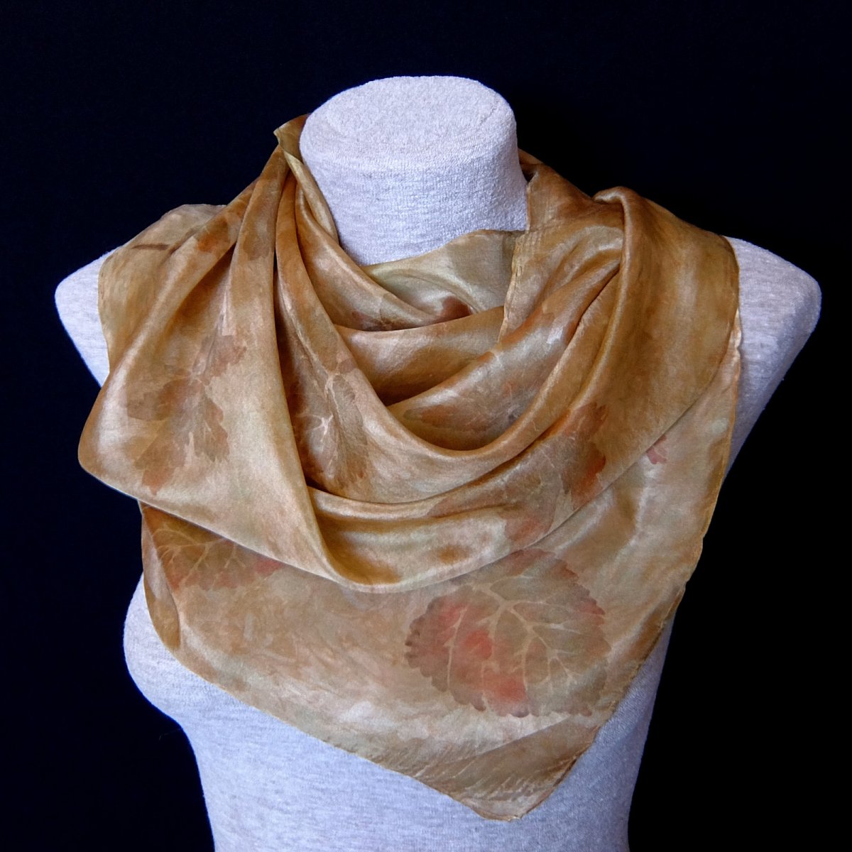 Hedvábná šála Listopád