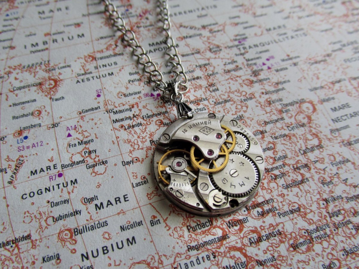 HODINKOVÝ steampunkový přívěsek