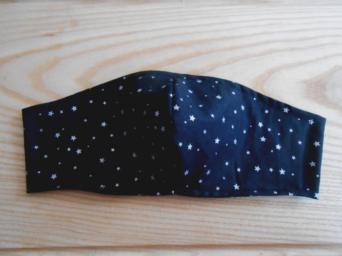 Rouška černá s hvězdičkami barvy stříbrné (100/20)