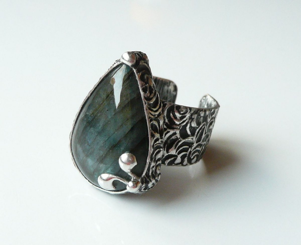 Dark .. ( labradorit )