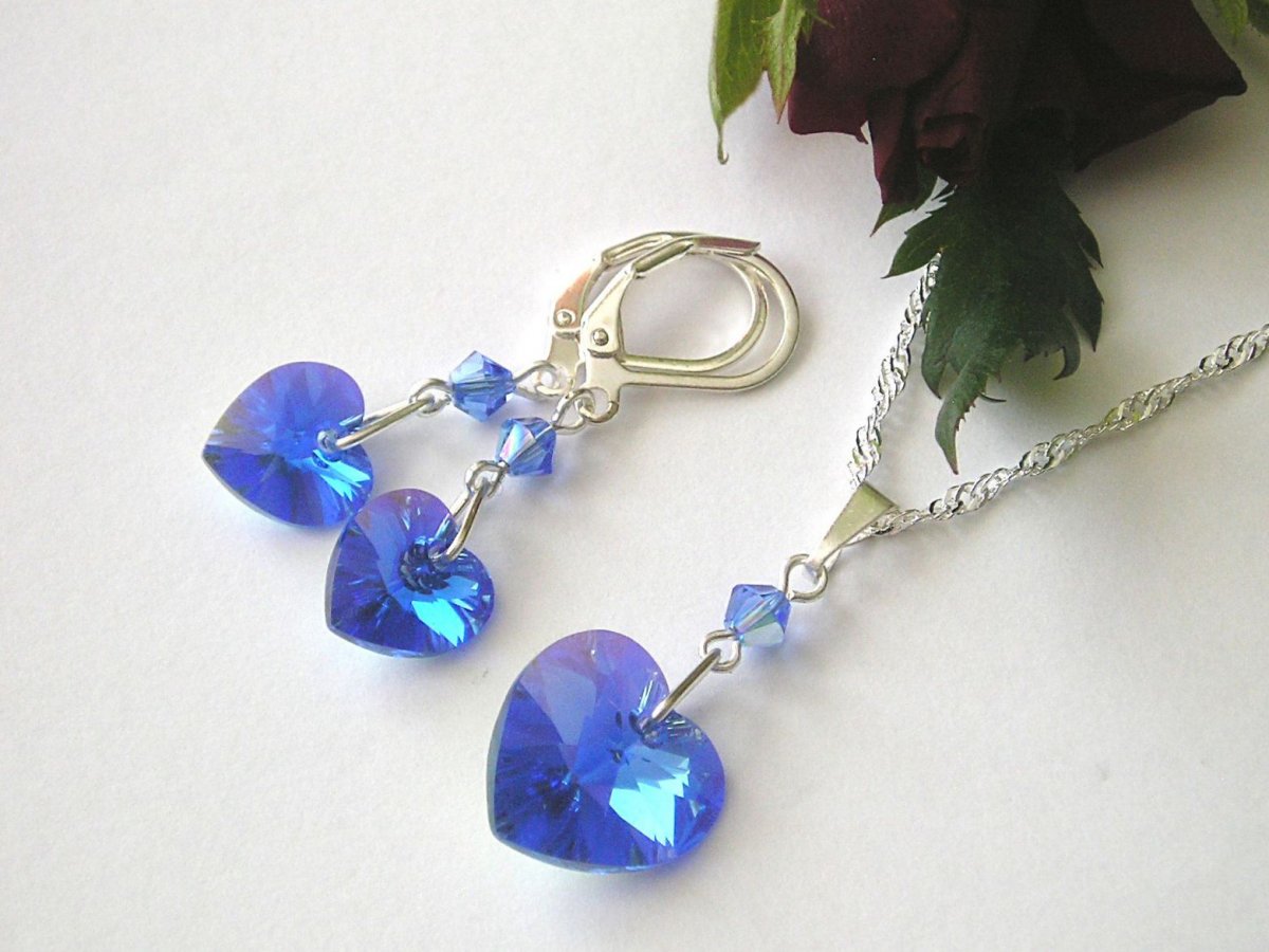 Swarovski sada Sapphire AB..