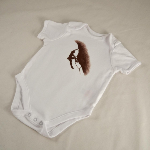 Dětské body s hnědým horolezcem 9-12 měs.