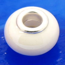 Korálek porcelánový, ruční výroba, 1 kus, bílá