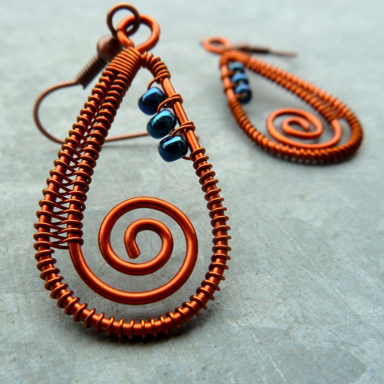 Náušnice - Měděné kapičky s Irisem