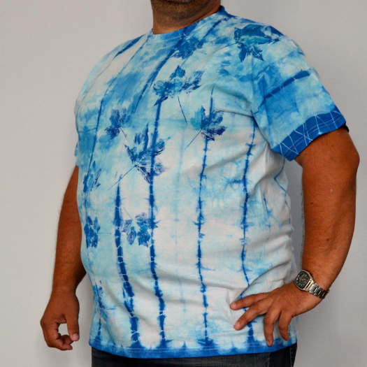 Bílo-modré batikované triko s listy 3XL
