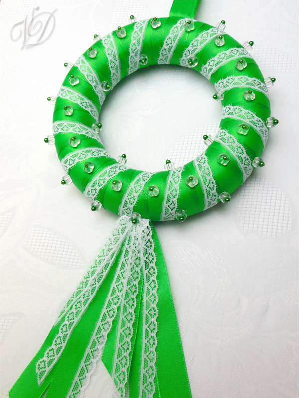 Zelený věnec s krajkou