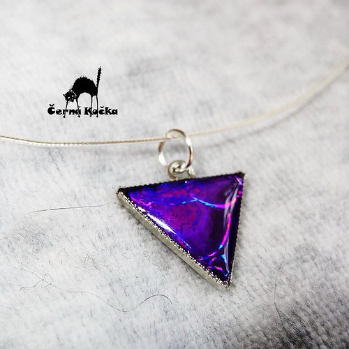 Fialový trojúhelník