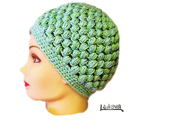 Háčkovaná čepice s efektním vzorem