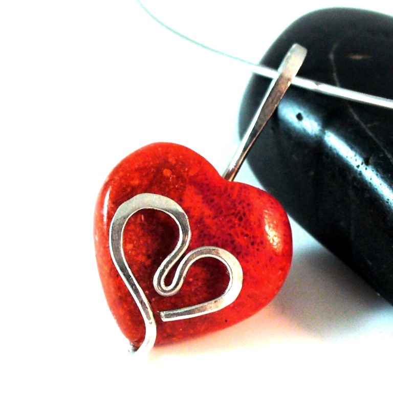 NÁHRDELNÍK  Z lásky