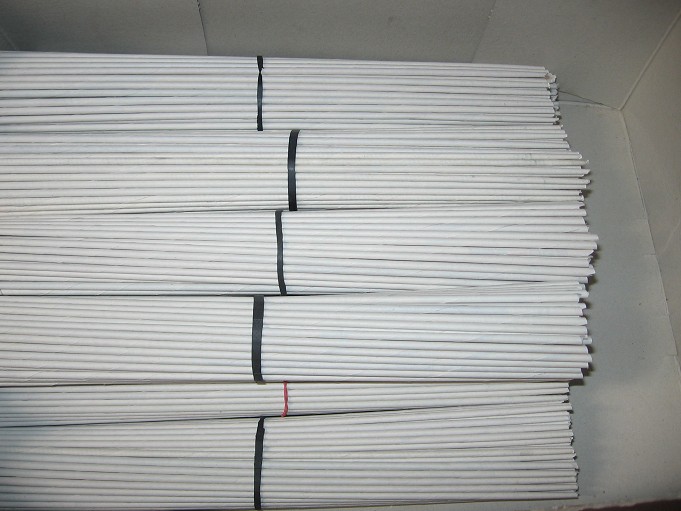 600 kusů bílých-dlouhých ruliček na pletení