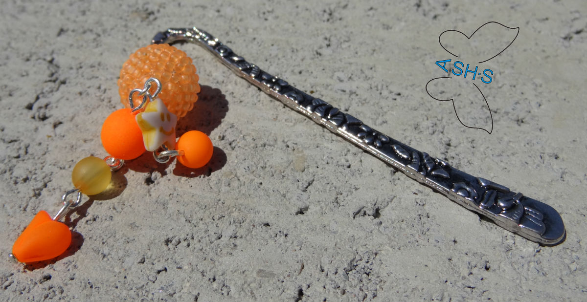 Oranžová záložka do knihy