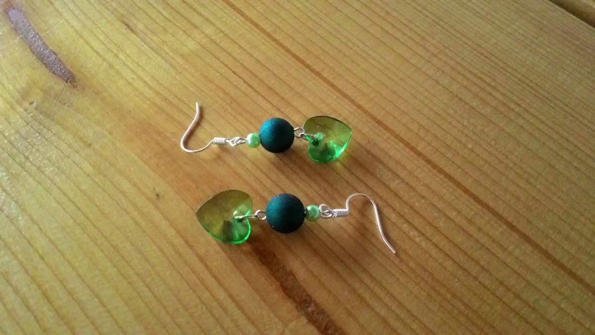 Náušnice zelené se srdíčkem (878/15)