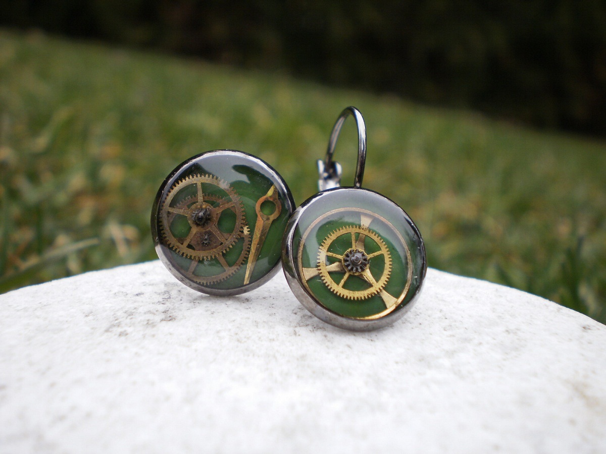 Zelené steampunkové náušnice