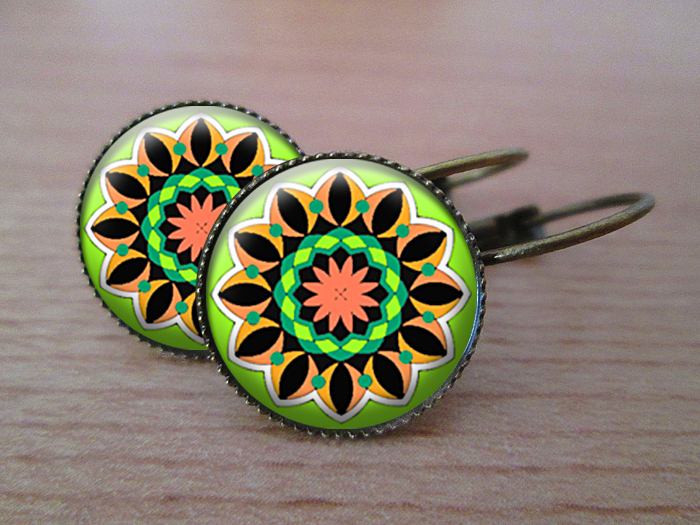 VINTAGE VISACÍ NÁUŠNICE - zelená mandala