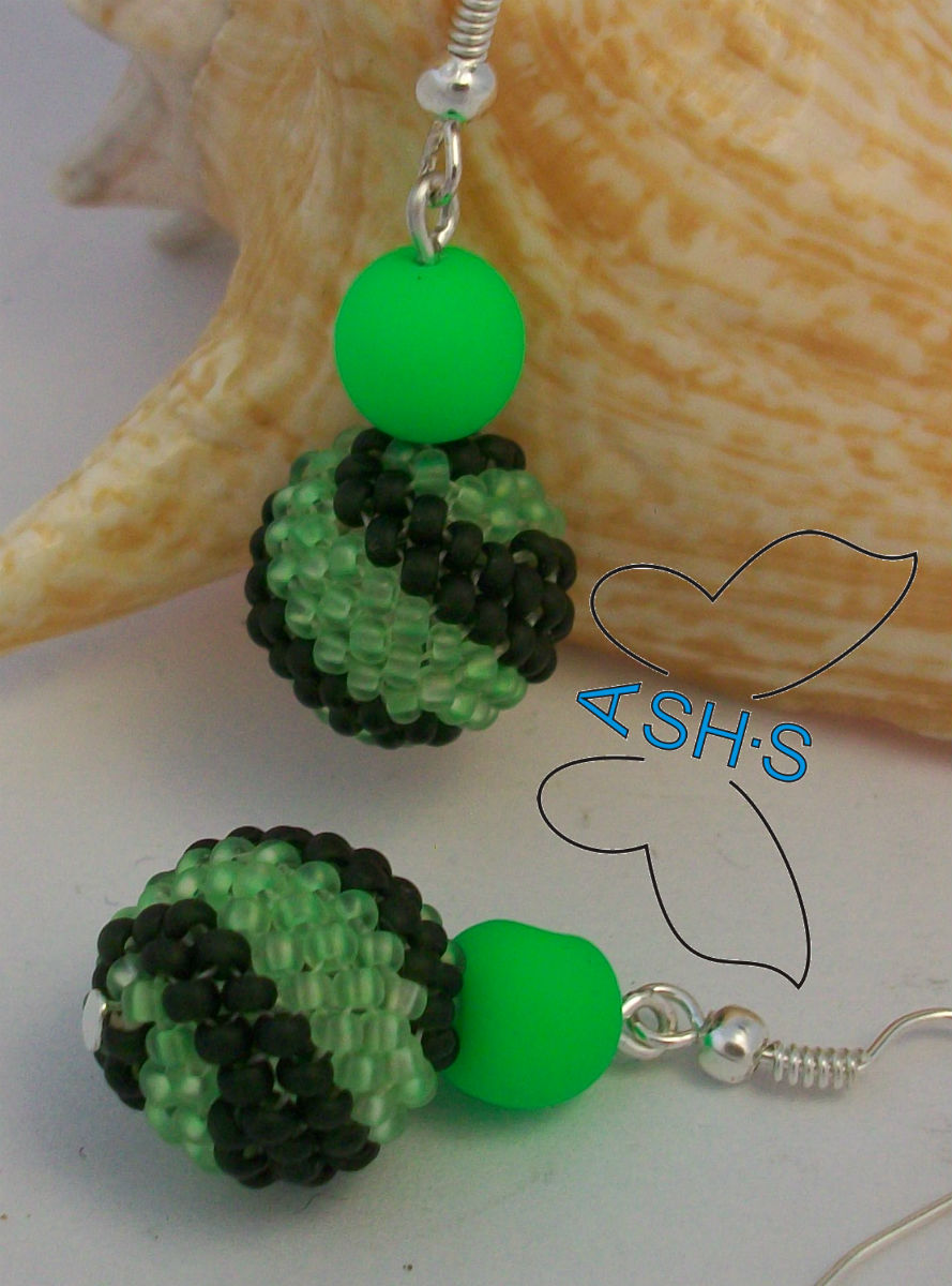 Zeleno-černé kuličky