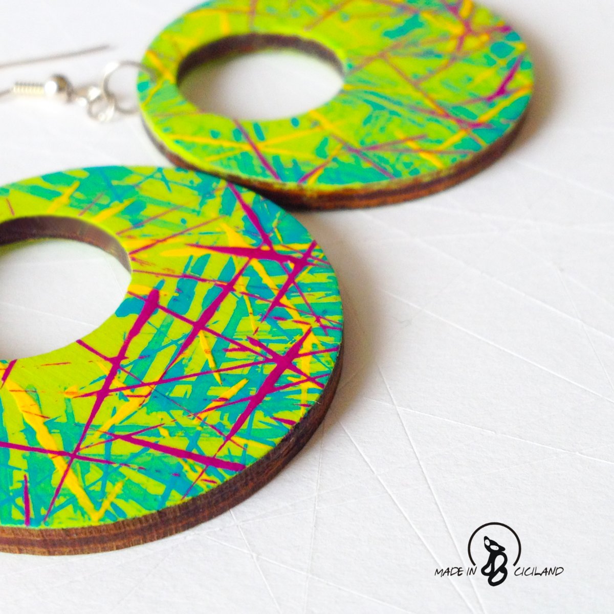 Kruhy hráškově zelené podrápkované