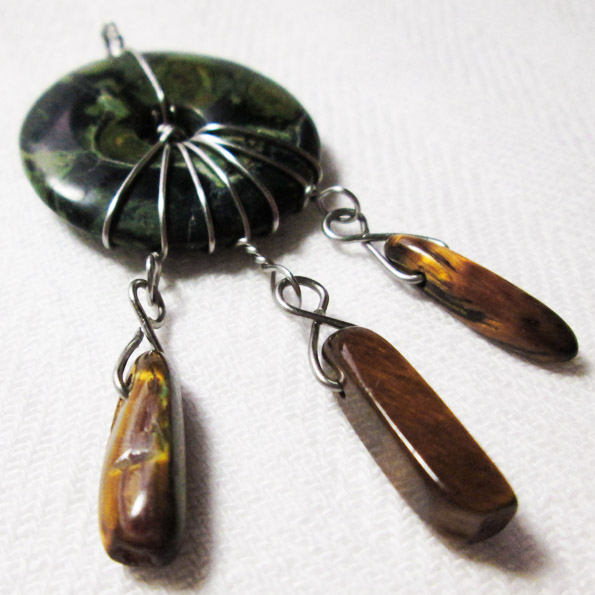 Výrazný přívěšek