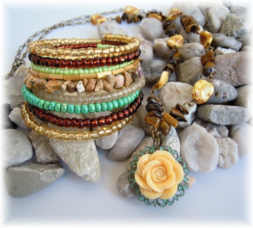 Sada s kytičkou a s minerály