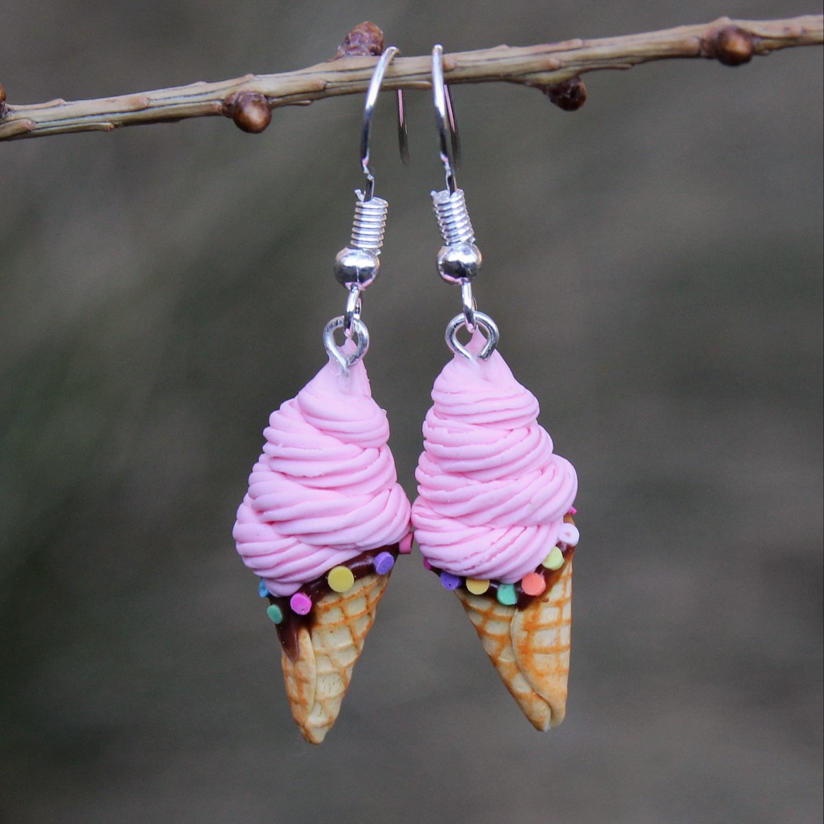 Růžové fimo zmrzlinky točené zdobené kornouty