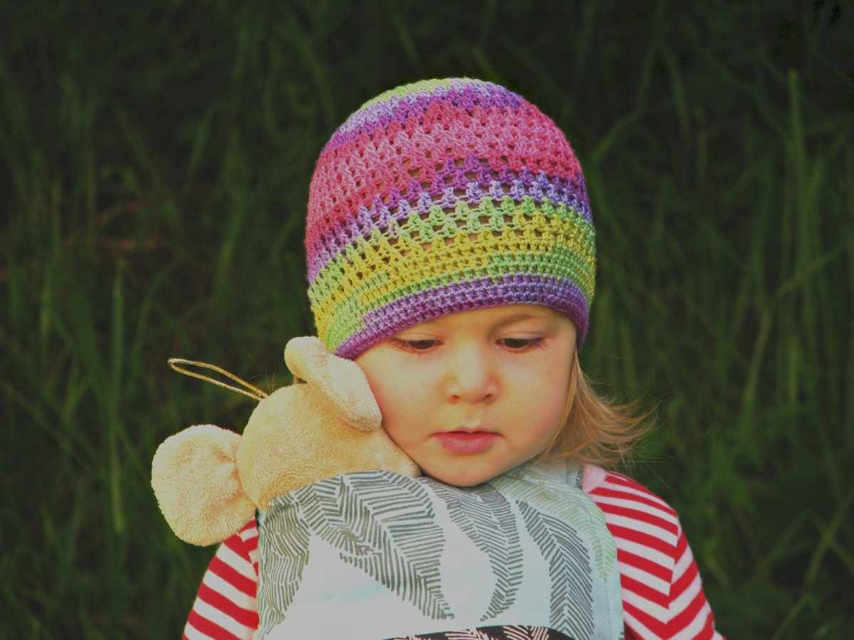 Háčkovaná čepička - multicolor duha