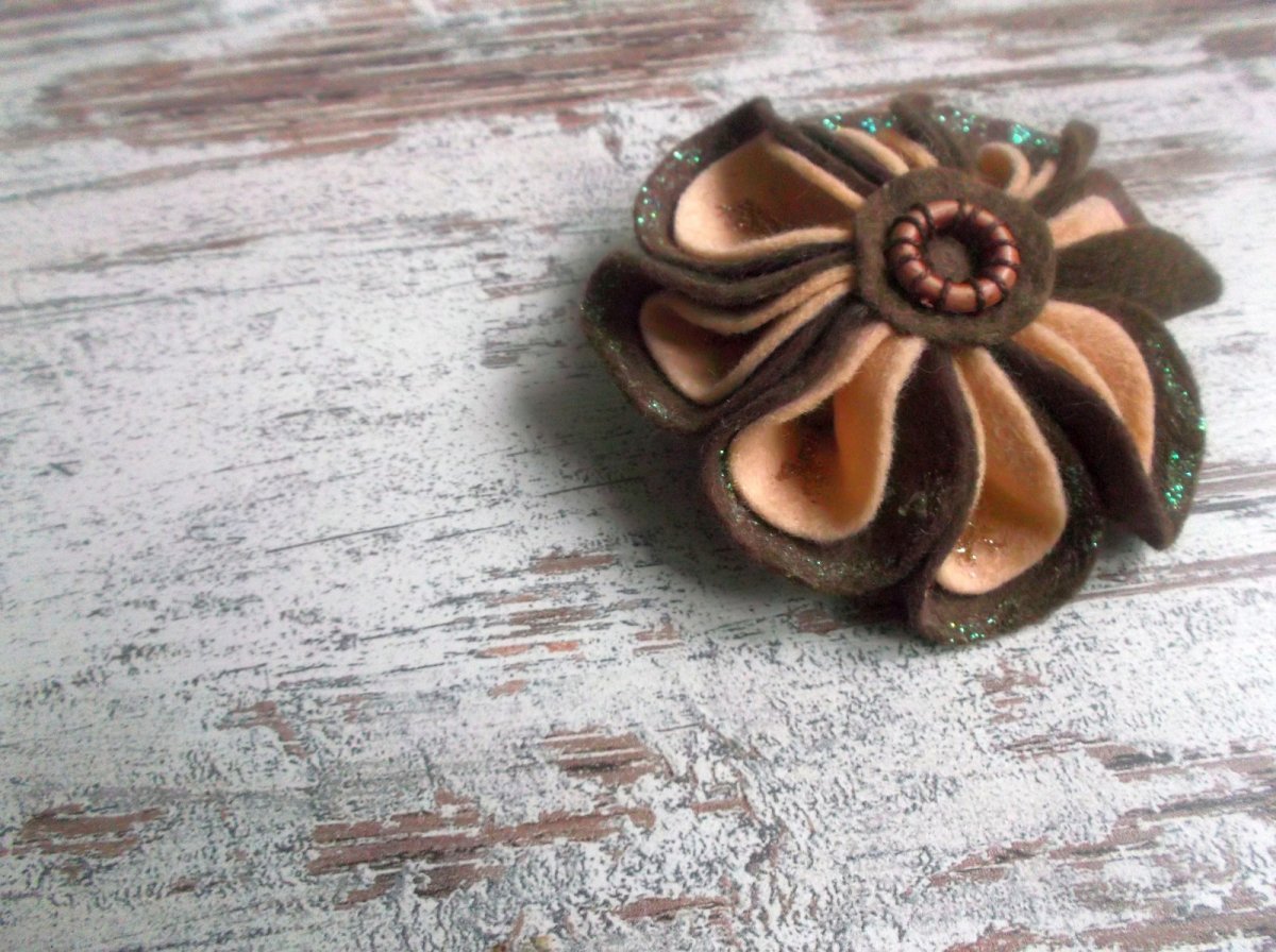 **Brož Květ sváteční kávová