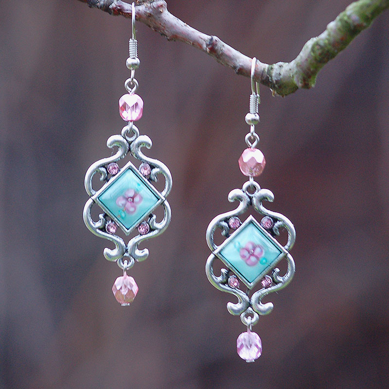 Mátové čtverce s kytičkami.